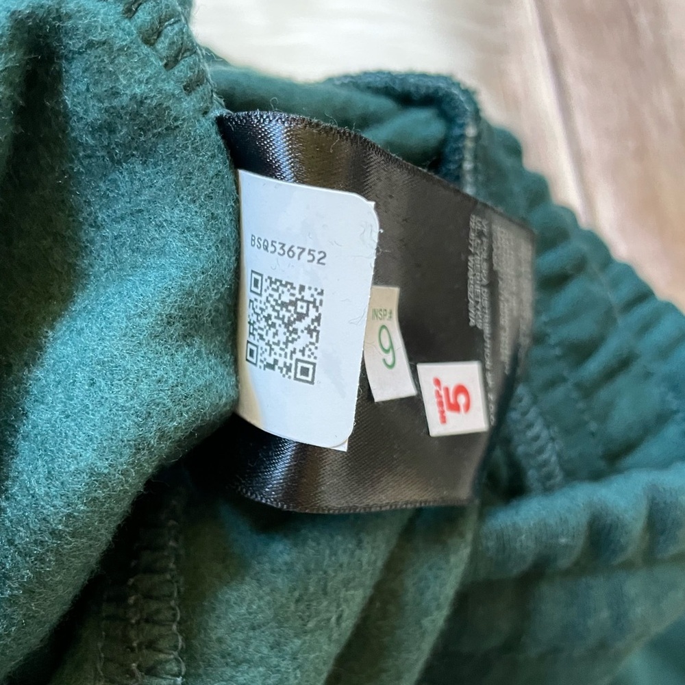 The North Face Women’s Half Dome Ponderosa Green Sweatpants - Picture 6 of 7